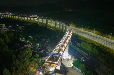清远磁浮旅游专线长隆特大桥跨京广铁路连续梁转体成功