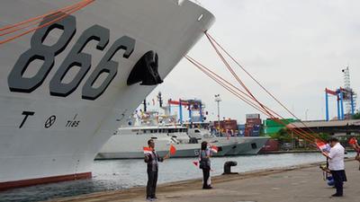 中国海军“和平方舟”号医院船抵达印尼雅加达访问