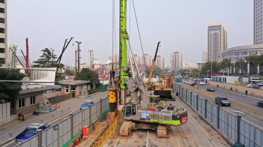 济南地铁6号线济南站主体围护结构首桩开钻