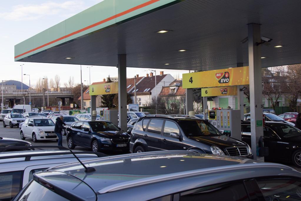 匈牙利宣布取消燃油限价措施
