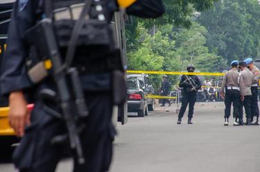 印尼一警局發生爆炸襲擊致兩人死亡