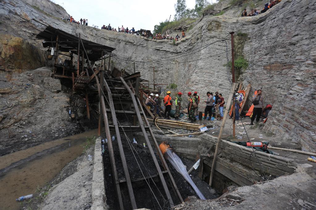 印尼西苏门答腊省一煤矿爆炸致9人死亡