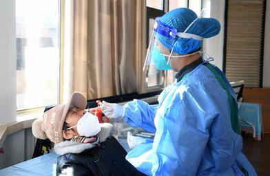 新华全媒+丨北京海淀：接种新冠疫苗第二剂次加强针 共筑免疫“长城”
