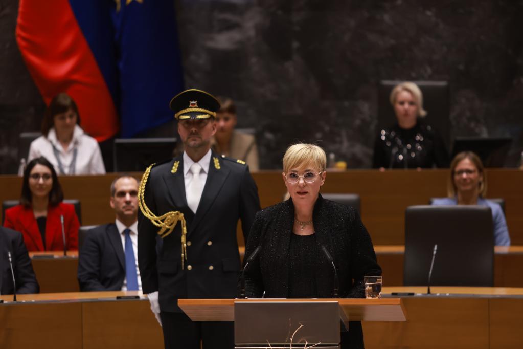 穆萨尔宣誓就任斯洛文尼亚总统
