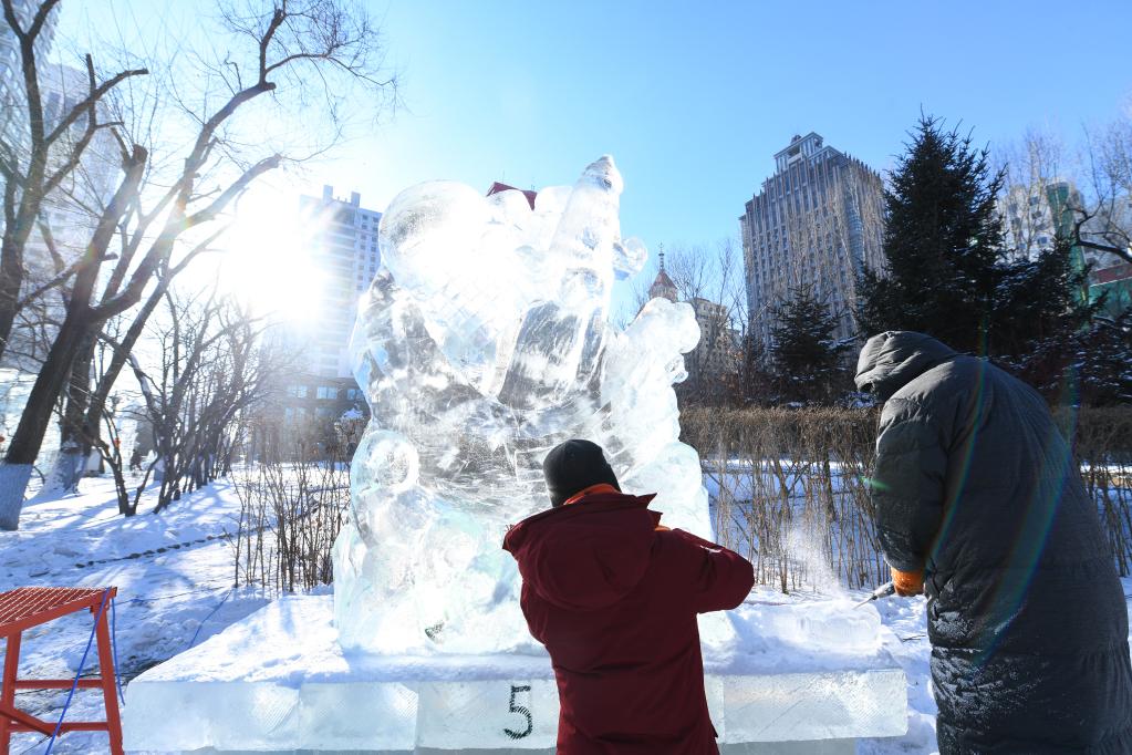 全国大学生冰雕艺术设计创作大赛冰城收官