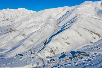 雪满金山寒冬忙——新疆阿勒泰的冰雪跃迁