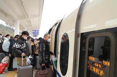 貴州開行節後首趟高鐵務工返崗專列
