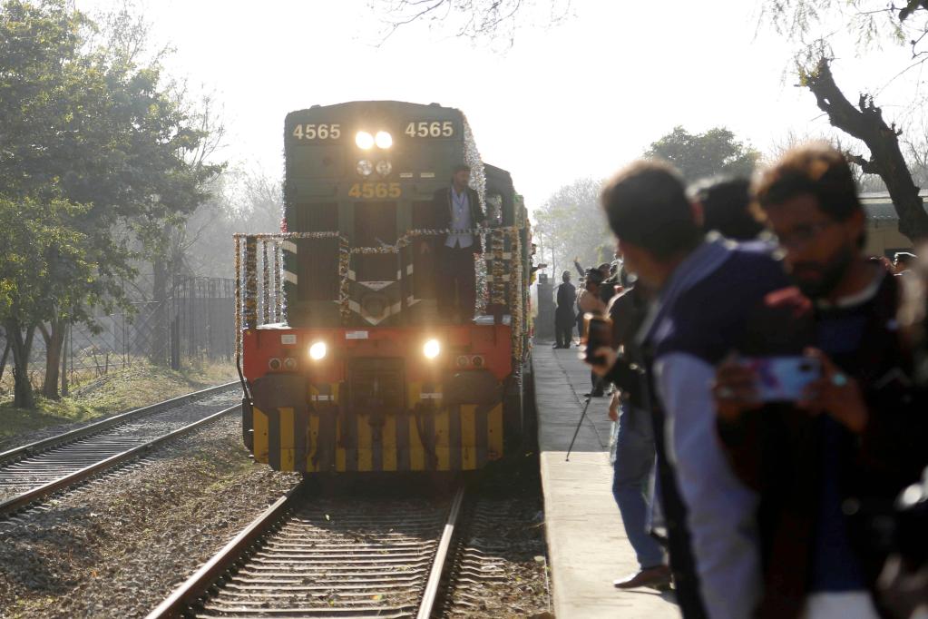 巴基斯坦將從中國進口的鐵路客車投入載客運營