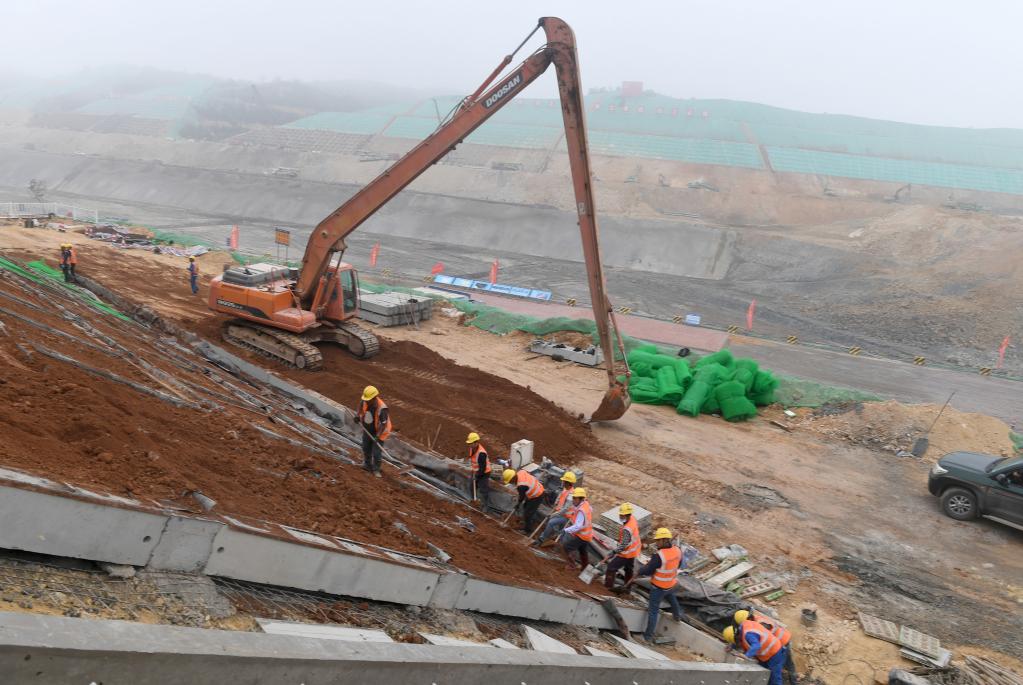 广西：平陆运河建设忙