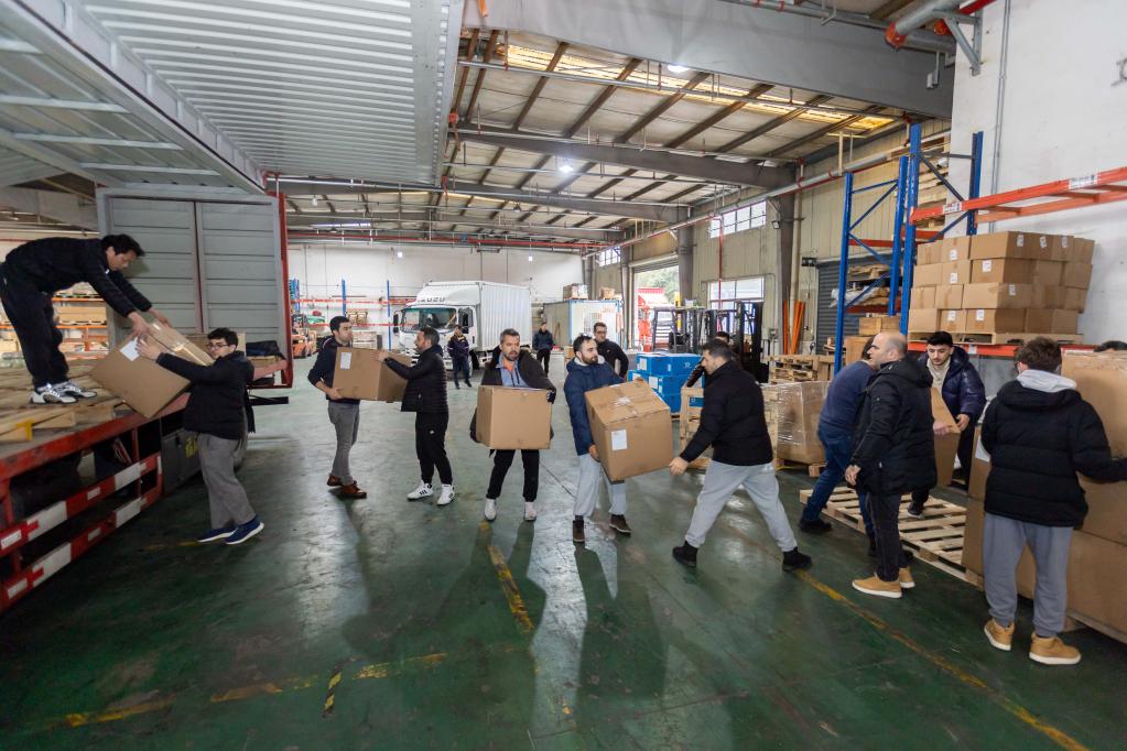 上海各界向土耳其捐赠抗震救灾物资