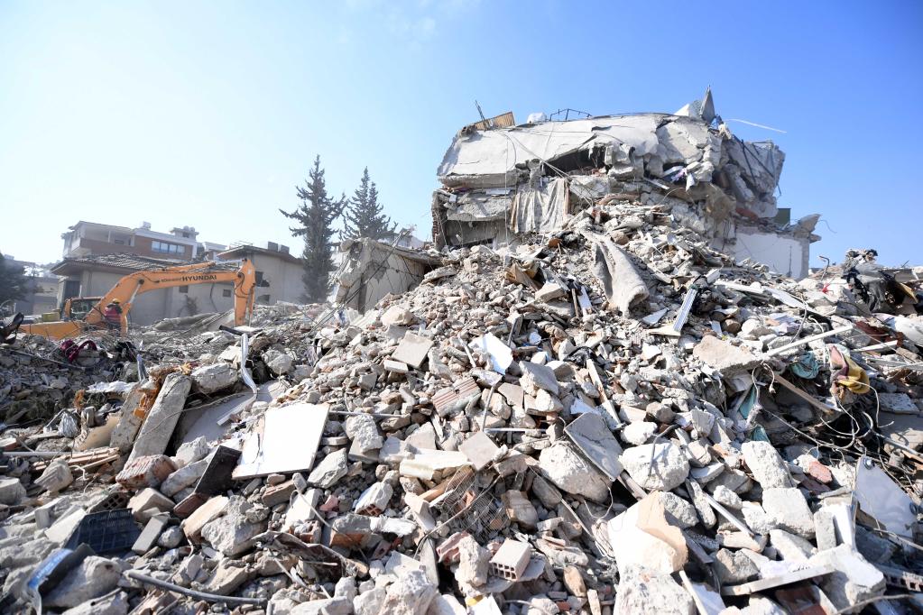 土耳其南部强震已致该国近3万人死亡