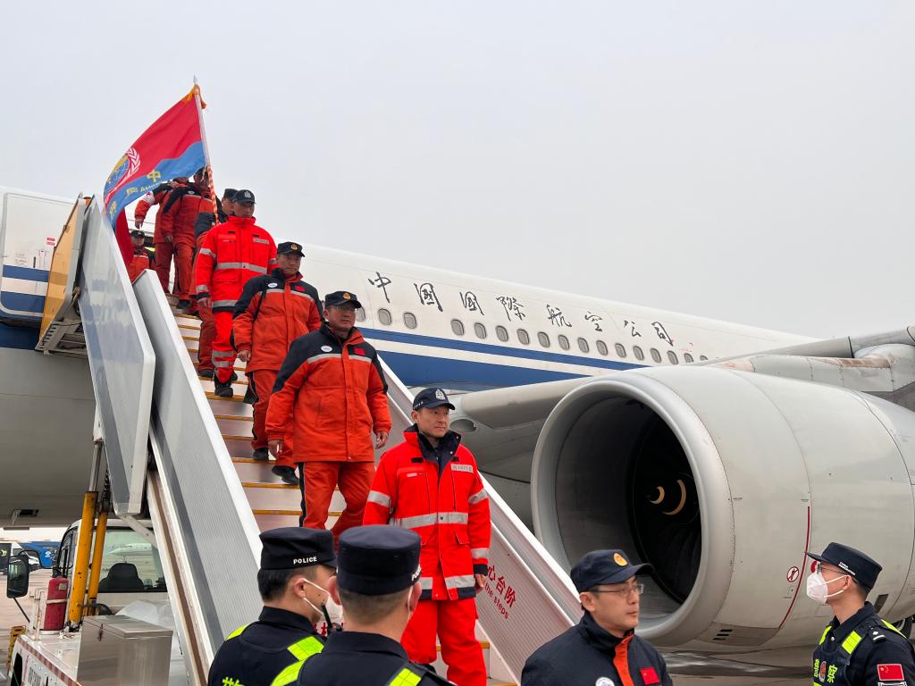中国救援队完成国际救援任务平安回国