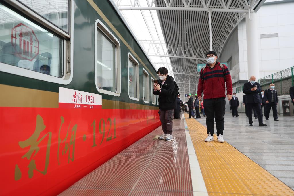 上海至嘉兴红色旅游列车恢复开行