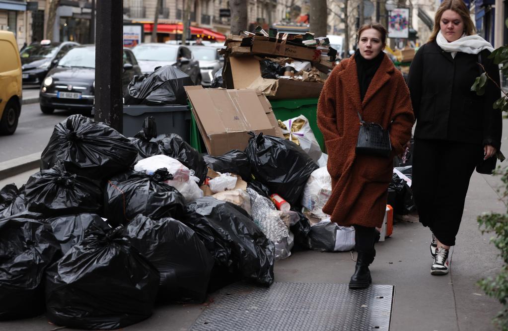 巴黎遭遇垃圾围城