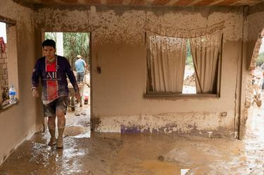 气旋“亚库”引发秘鲁首都水灾