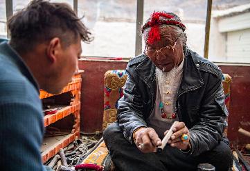 新华全媒+｜西藏日喀则：薪火相传的雪域名刀