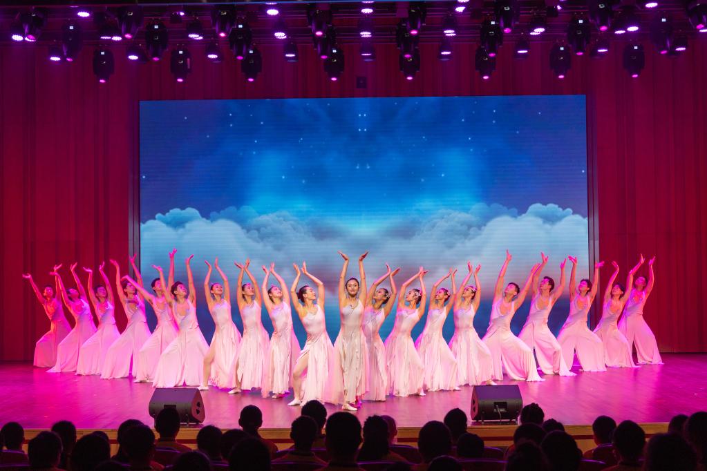 中國殘疾人藝術團《我的夢》公益巡演在重慶市特教中心舉行專場演出