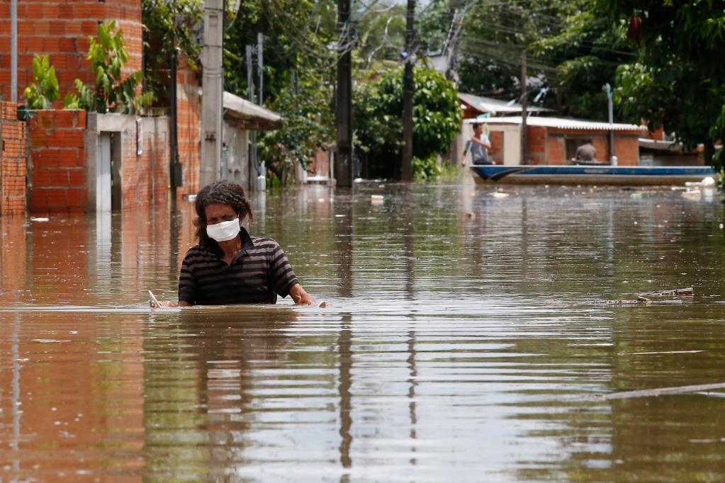 巴西西北部遭暴雨洪灾袭击