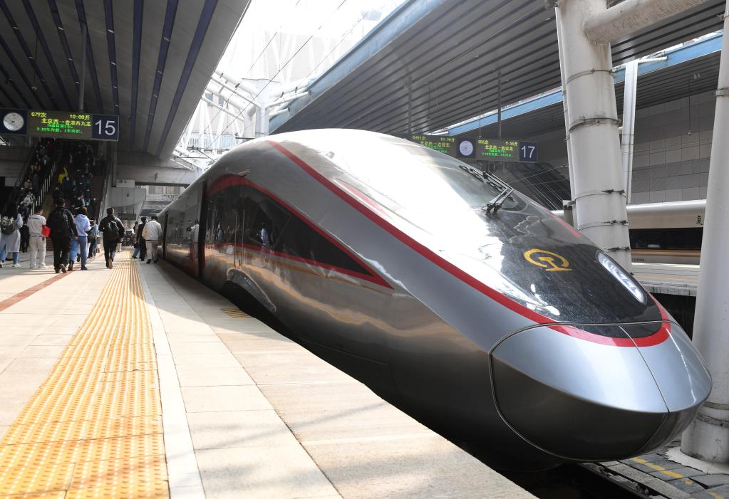2023年首趟北京西至香港西九龙高铁列车从北京西站发出