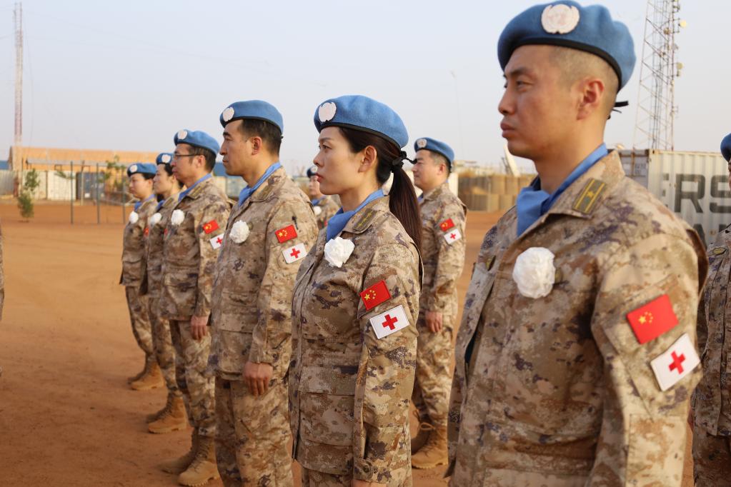 中国第十批赴马里维和医疗分队悼念蓝盔忠魂