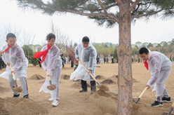 党和国家领导人参加首都义务植树活动