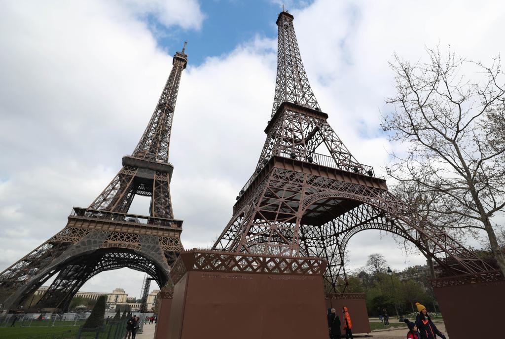巴黎：两个“铁塔”