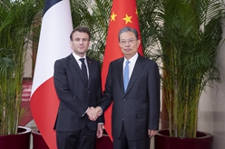 赵乐际会见法国总统马克龙