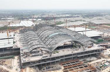 南昌东站站房屋面钢结构滑移工程提前完成