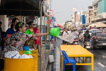 泰國廊開：慶祝潑水節