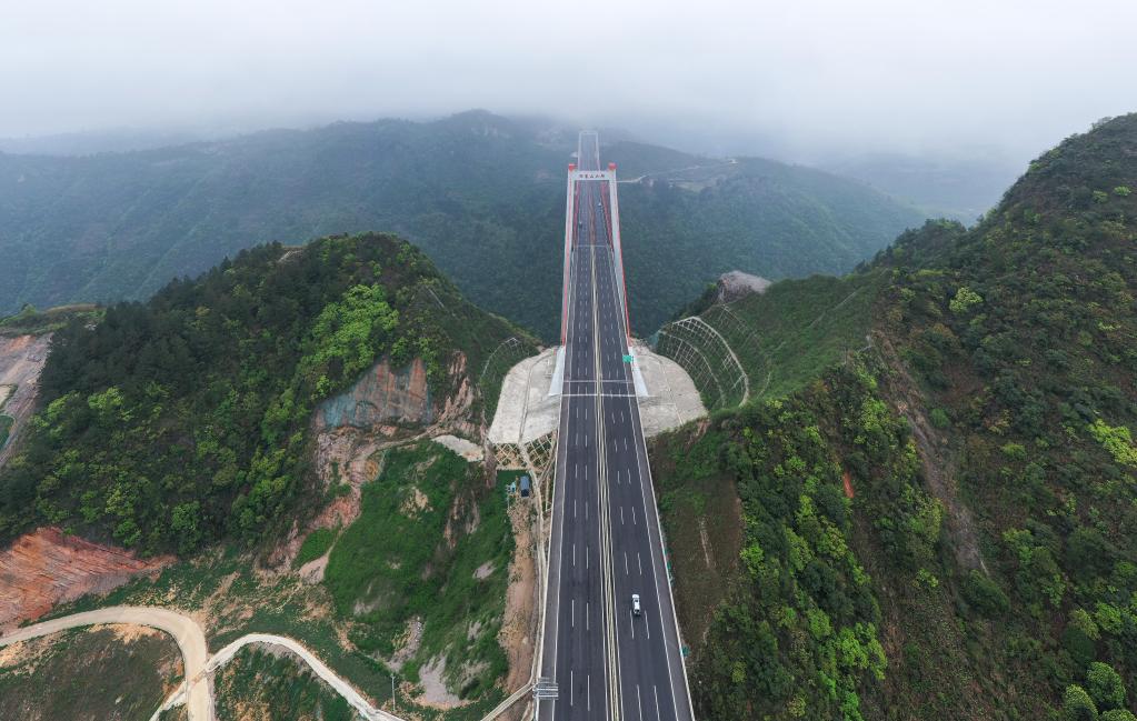 新华全媒+丨万桥飞架，沿着高速看贵州交通高质量发展