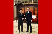 丁薛祥会见老挝副总理兼外长沙伦赛
