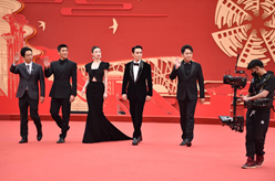 新华全媒+｜第十三届北京国际电影节举办开幕红毯仪式