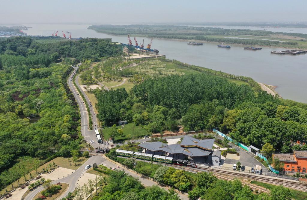 江苏南京：运煤铁路线变身“滨江工业生态走廊”观光线
