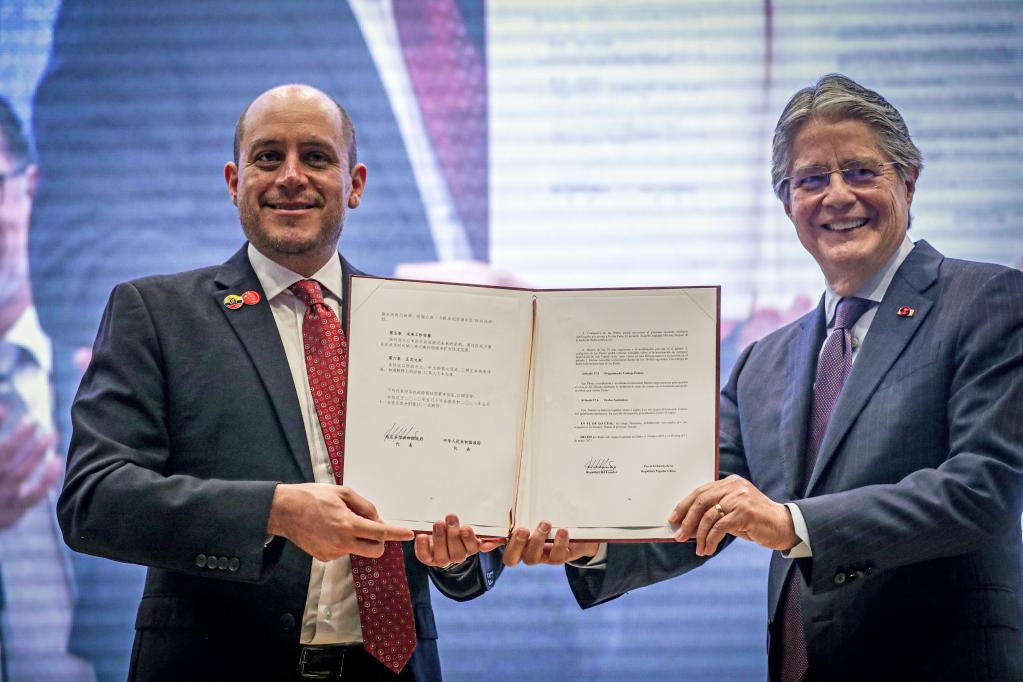 中国与厄瓜多尔签署自由贸易协定