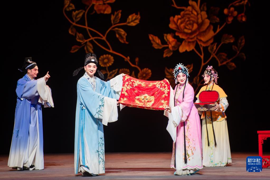 第三届全国戏曲（南方片）会演在武汉开幕