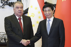 王沪宁会见塔吉克斯坦总统拉赫蒙