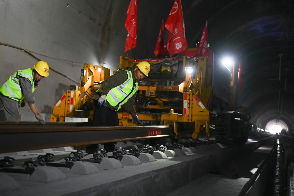 浙江：金甬鐵路雙層高箱集裝箱試驗段鋪軌貫通