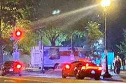 白宫附近安全护栏遭卡车冲撞 司机被捕