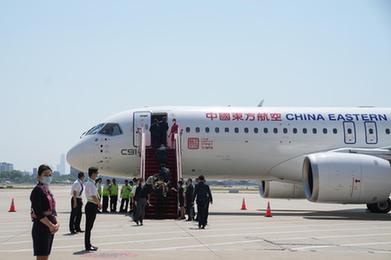 新華全媒+丨C919大型客機圓滿完成首次商業飛行