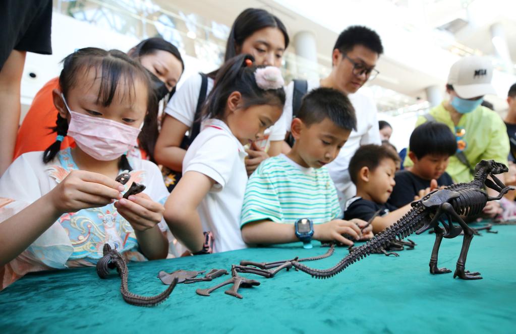 上海自然博物館舉行“六一”特別活動