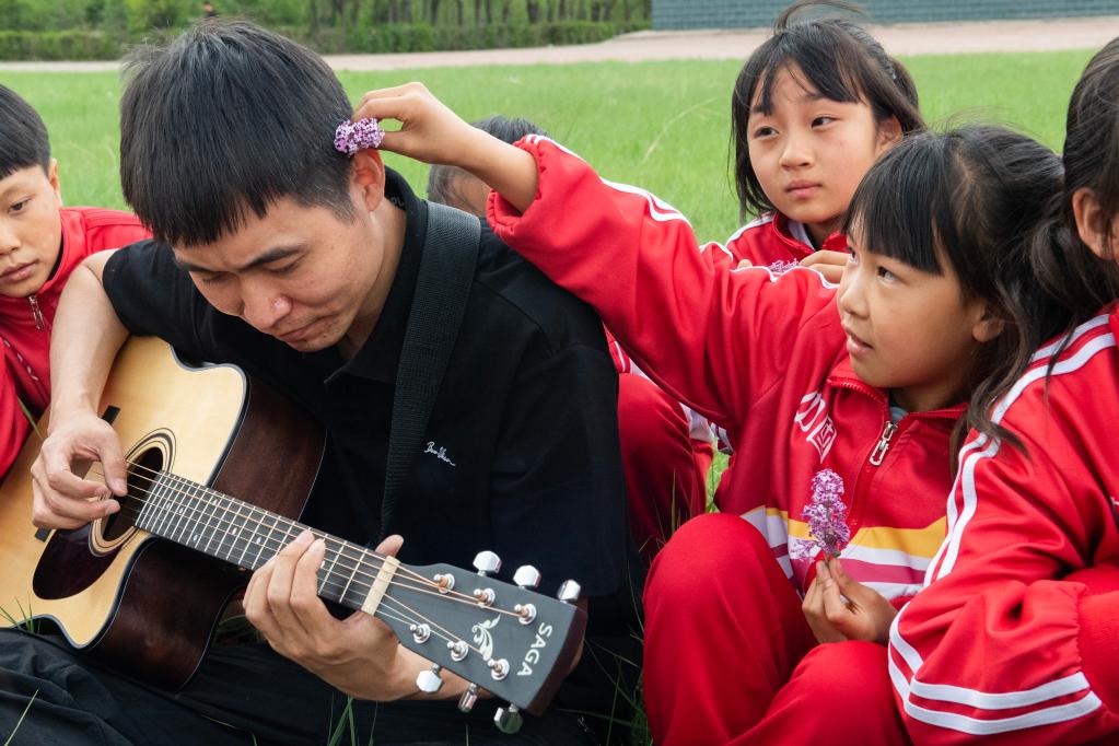 “村里的孩儿”放声唱 纯净歌声从东北乡村传四方