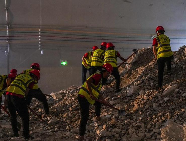 贵州举行隧道坍塌应急抢险救援演练