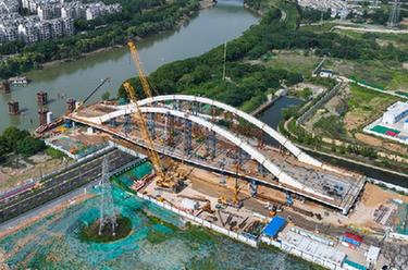 南京梅苑南路跨秦淮新河大桥建设有序推进