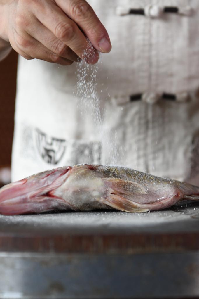 新華全媒+丨一條鱖魚遊江南：從百年徽味到杭幫菜館