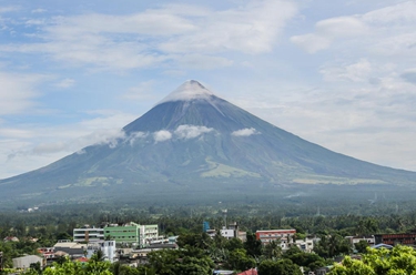 菲律賓最活躍火山噴岩漿
