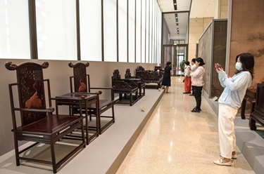 “心·传——陈玉树新时代古典家具艺术展”在北京举办