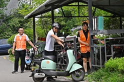 山东胶州：电动自行车集中充电便民利民