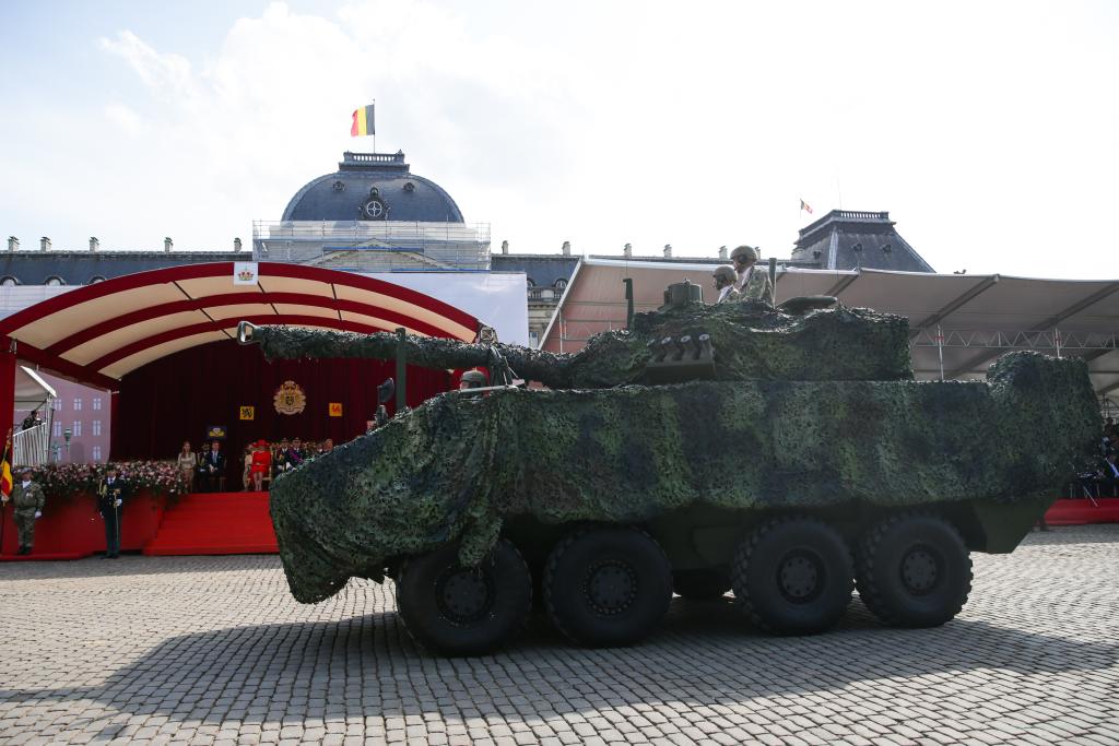 比利时举行阅兵式庆祝国庆日