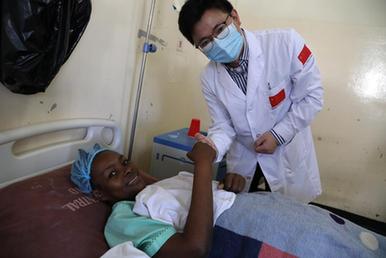 大爱无疆——中国援莫桑比克医疗队造福当地民众
