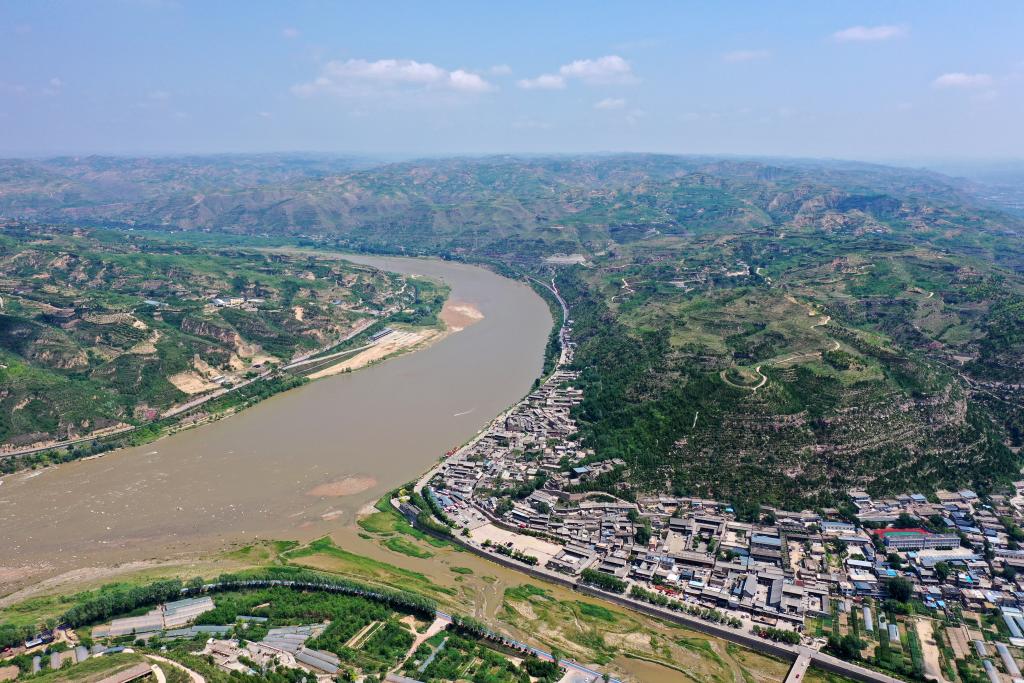 美麗中國丨鳥瞰“九曲黃河第一鎮”